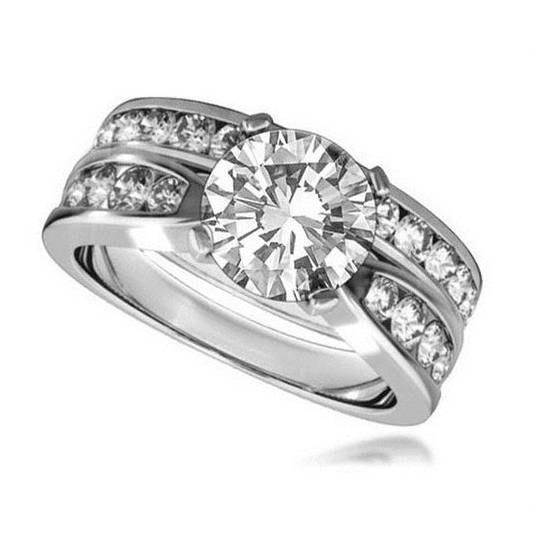 0.30ct VS/E-F Round Diamond Shoulder Set Ring With Matching Band