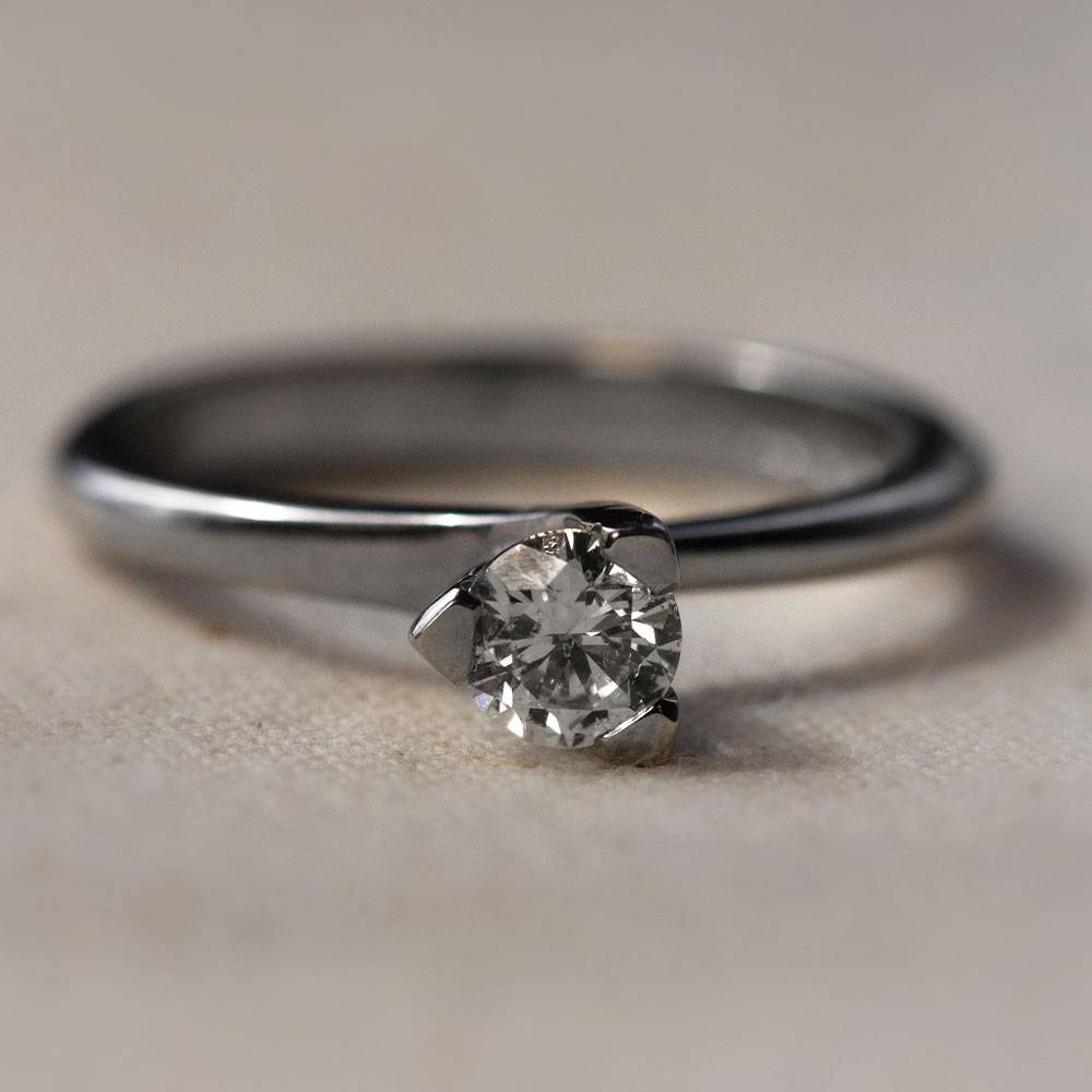 Round Diamond Engagement Ring W