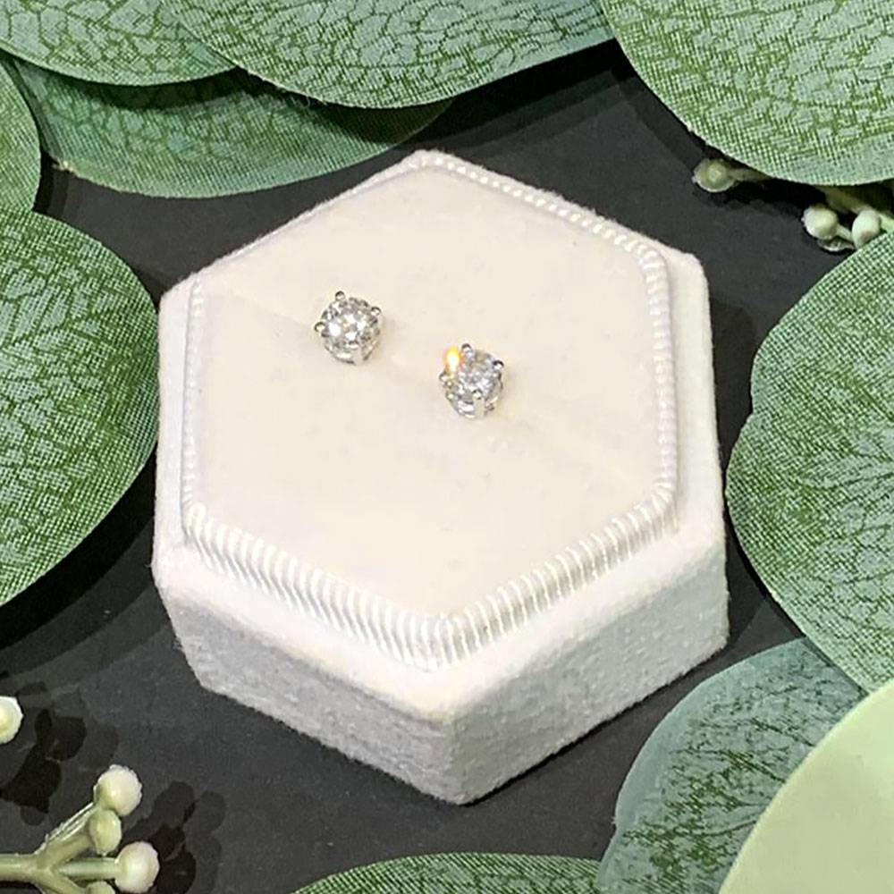 Si2 2025 diamond earrings