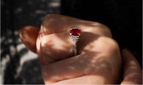 Modern Glamour: 5 Captivating Engagement Ring Designs | Diamond Registry