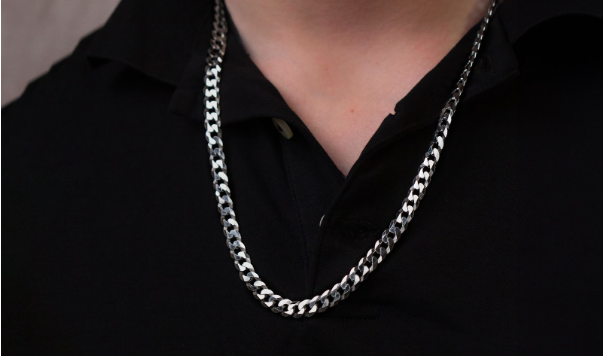 What to Consider When Choosing a Men’s Necklace