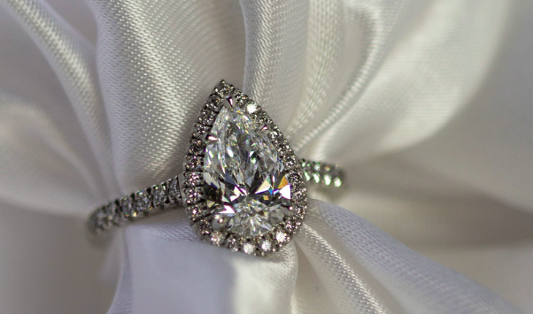 Diamond vs Moissanite: The Differences